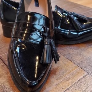 Tahari black patent leather loafer